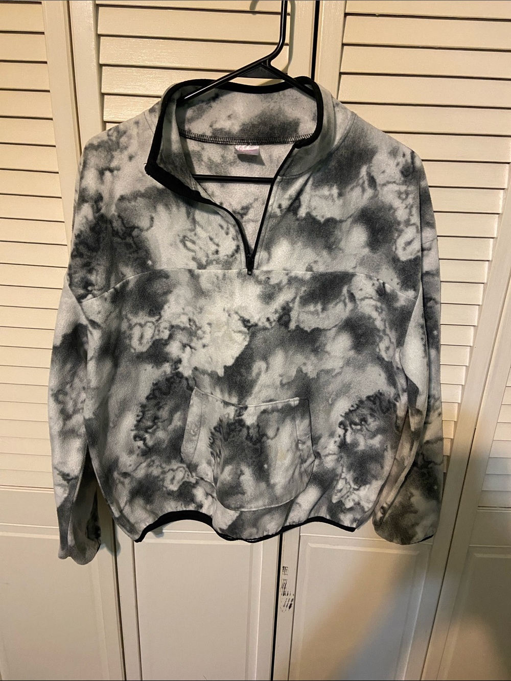 No Boundaries Black & Gray Tie-Dye Quarter-Zip Pullover